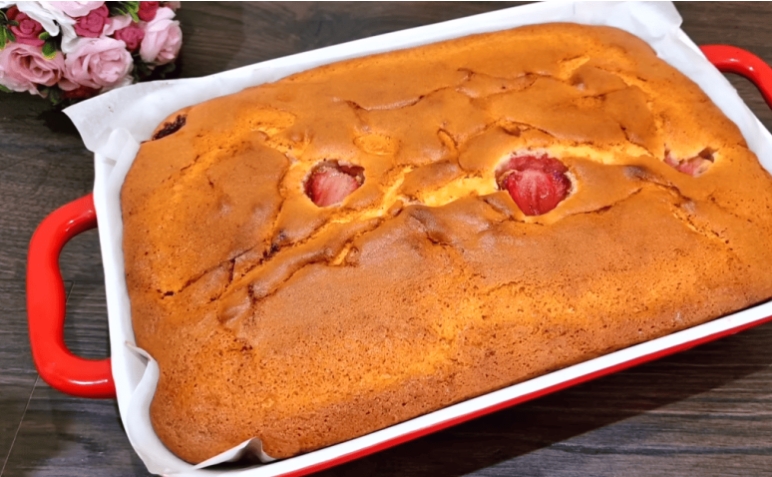 Смачний ягідний пиріг буквально за 5 хвилин: у вас будуть всі просити цей рецепт